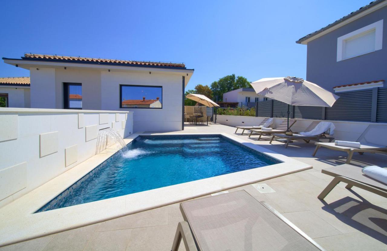 Villa Quarnaro With Heated Pool Omisalj Exterior photo